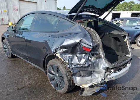 2024 Tesla Model Y Long Range Dual Motor All-Wheel Drive/Rwd z USA, uszkodzony, nr VIN 7SAYGDED6RF206264